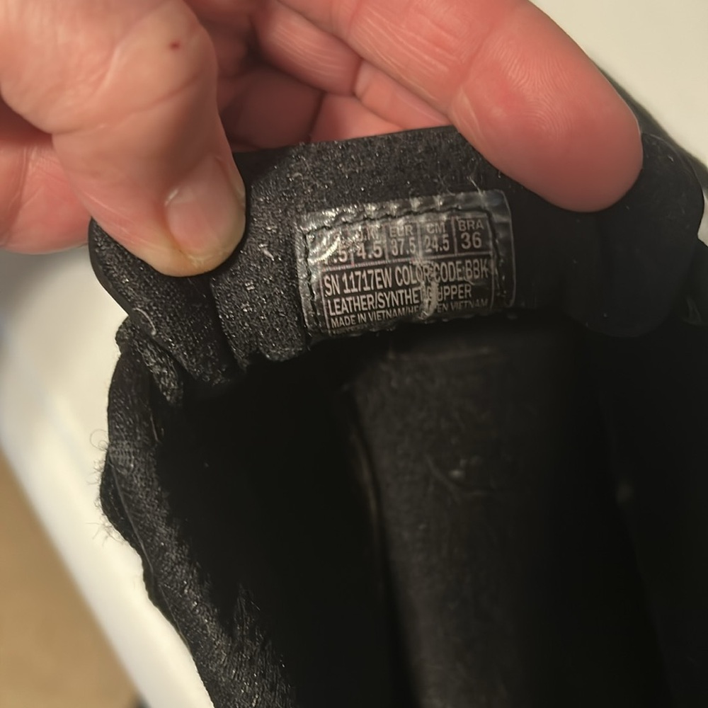 Women’s memory foam Skechers Shoes - Picture 4 of 6